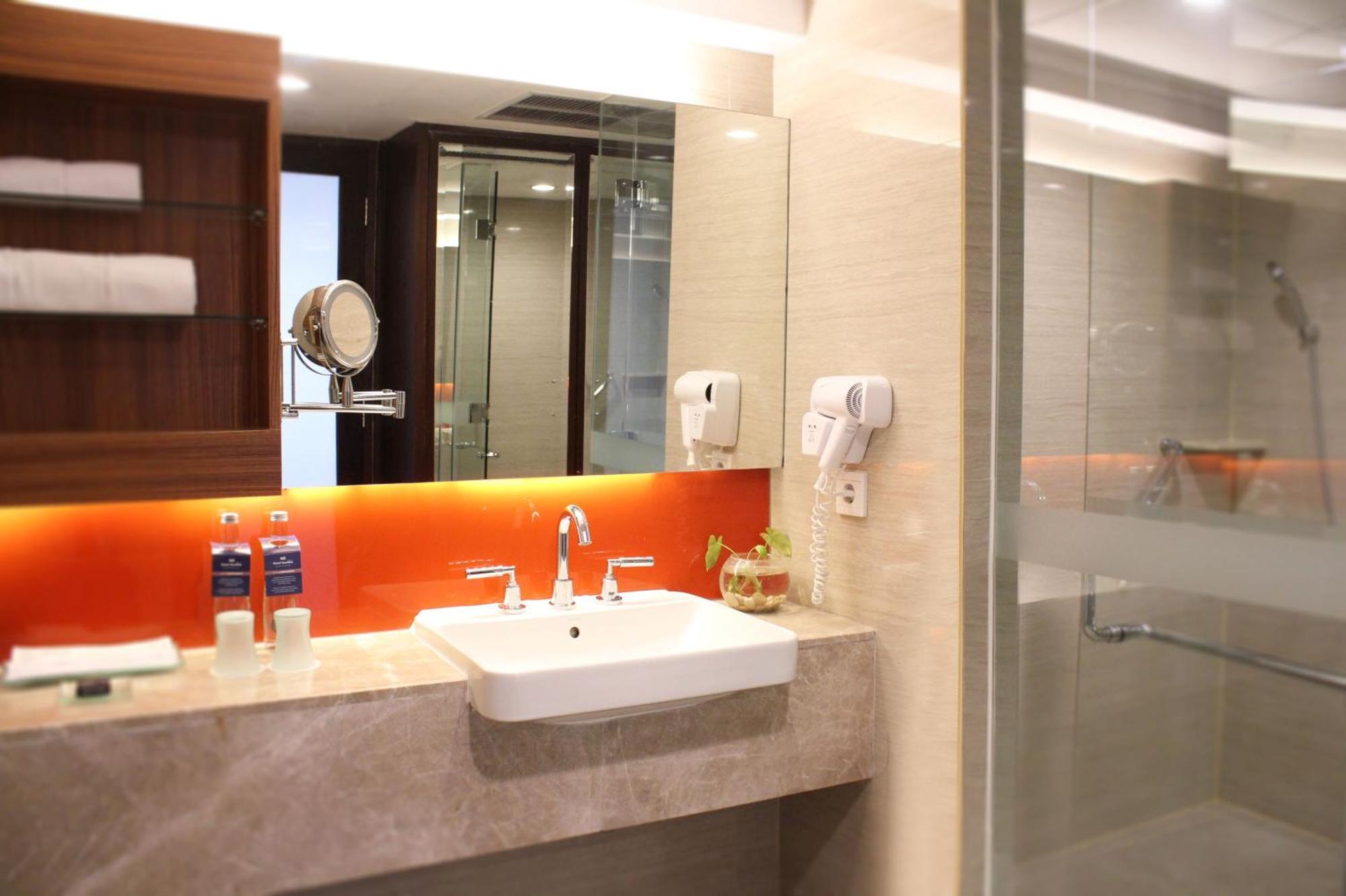 Hotel Santika Premiere Семаранг Екстериор снимка