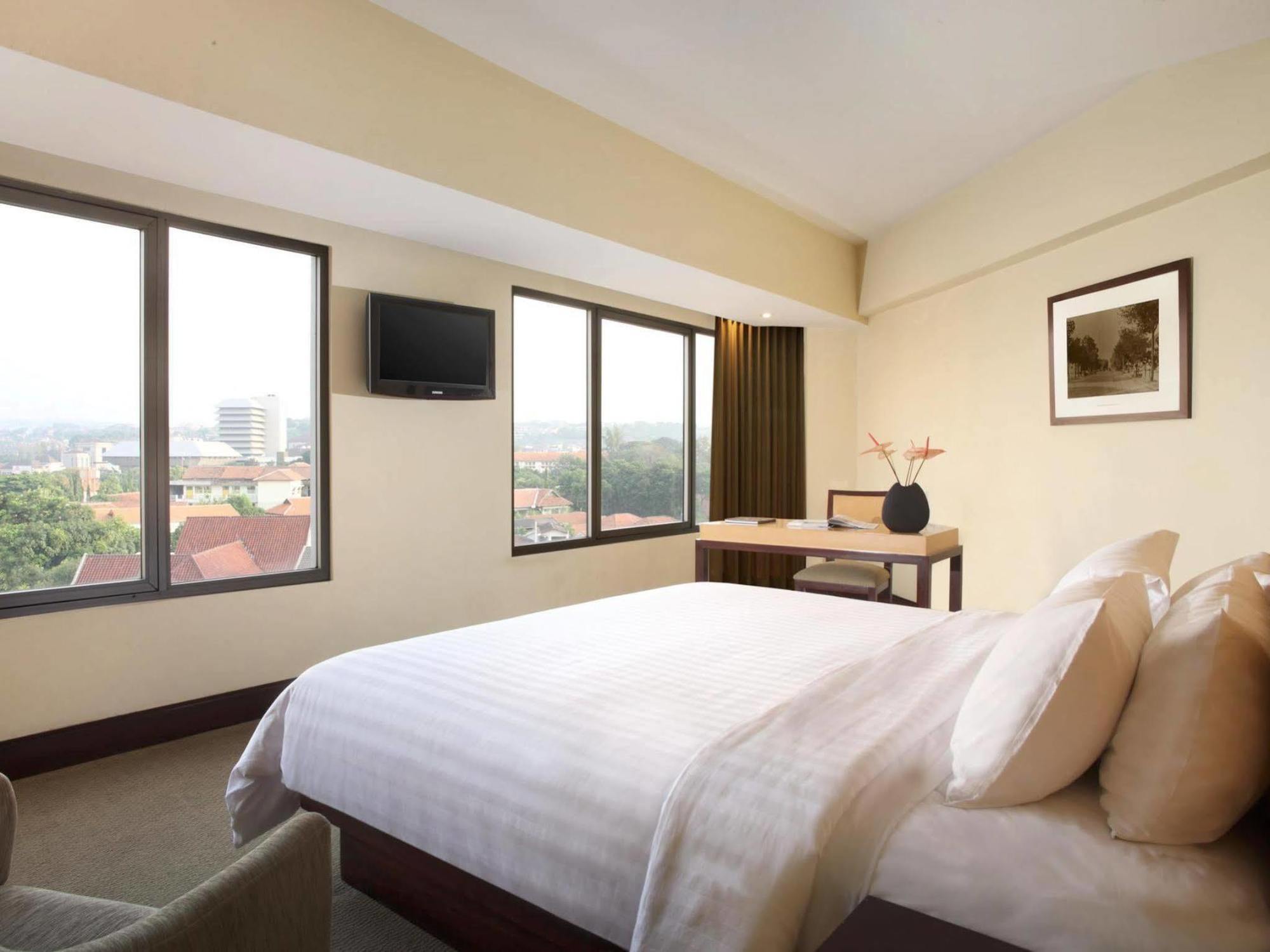 Hotel Santika Premiere Семаранг Екстериор снимка